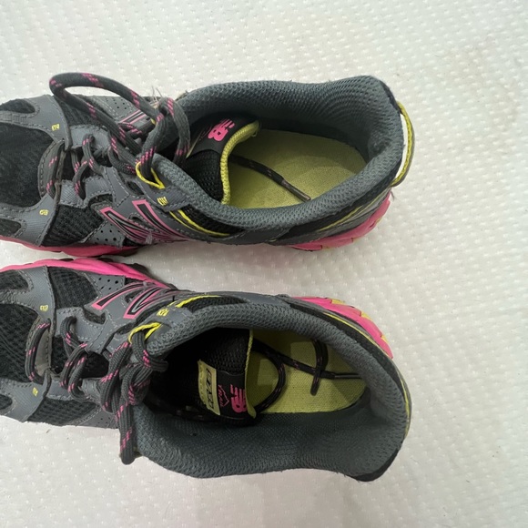 COPY - New Balance 573 trail running shoes wide width - Picture 4 of 9